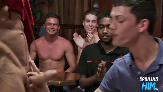 Insatiable party amateurs giving public head