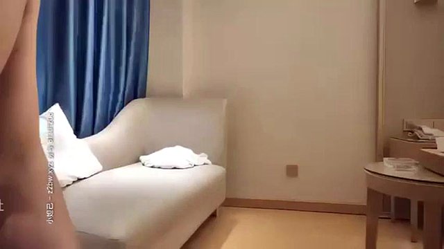 섹스를 위해 부츠를 신는 아름다운 중국 여성: 구강, 강아지 & 카우걸 포르노