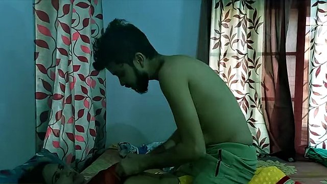Hot bhabhi ko chudai pani nikal diya! Hindi webserise sex