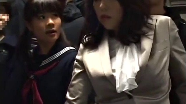 sensível mãe japonesa madura foi apalpada até o orgasmo no ônibus