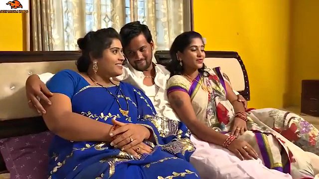 Le sorelle Desi telugu Pavitra e Bargavi fanno sesso con l'ex capo