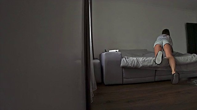Mature Wife Fucks Her Husband s Friend After Cleaning The Room, Not Yet Her Husband Sees. Real Cheating