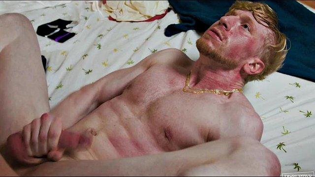 Jesse Stone fanget og prøvde på Stepebrother s cum fylte sokker! Full scene: homofil porno