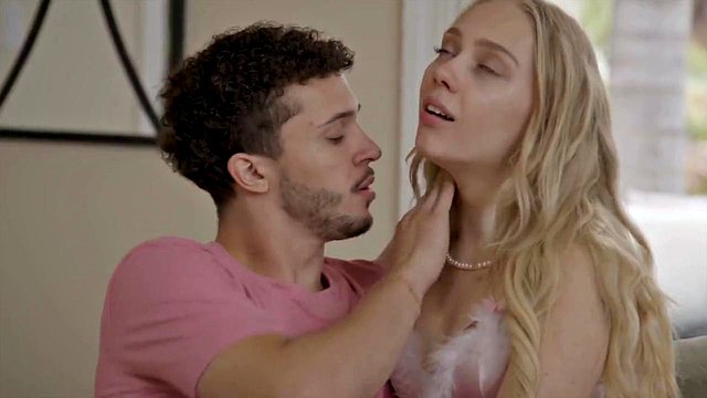 Blonde Stepsister Braylin Bailey Catches Horny Apollo Banks