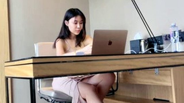Chinese foot under the desk 夏芙