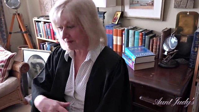 Sapphire Louise, 69-Year-Old Teacher, Gets Student's Grades Up in Hot Lesson