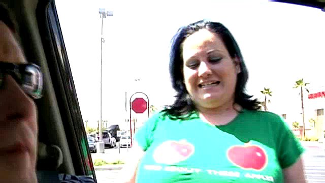 Busty BBW Gloria Foxx showing off her wares