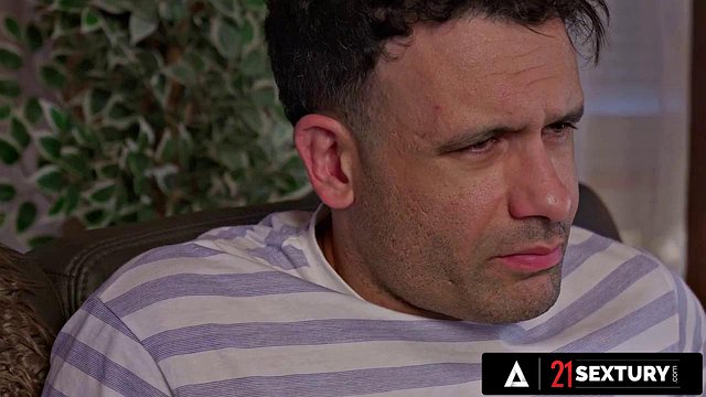 Blonde Big-Tits Babe Jessie Ames Takes Emmanuel Torquemada's Hard Anal Pounding and Deep Thro