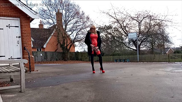 Transvestite Tranny Pissing Outdoors