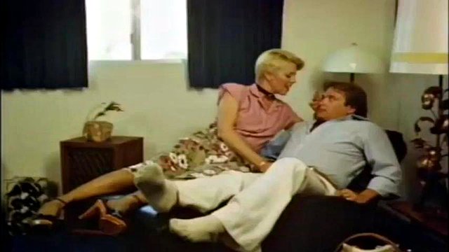 Tante JA: Doggy, store pupper og blonde porno