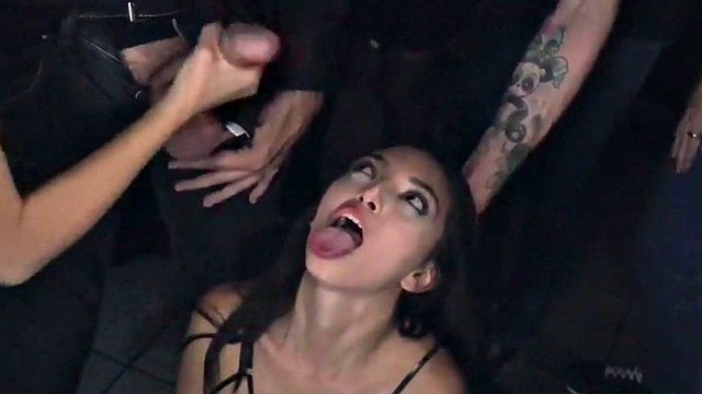 bdsm public babe scopata e sborra coperta da 4 guardoni