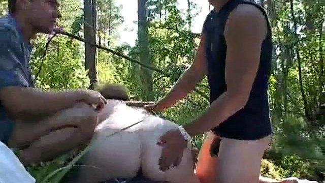 Blonďatá ruská babička v prdeli v lese: Kouření, Doggy & Cowgirl Porn