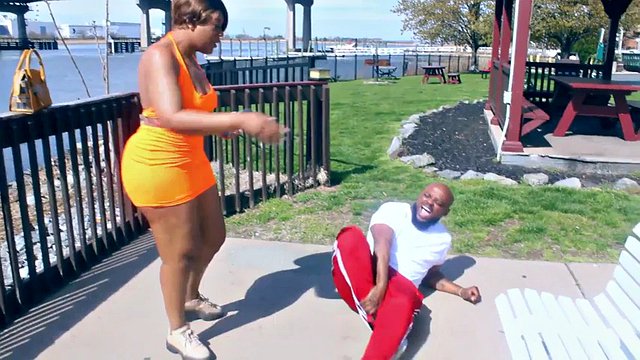 Do$ Du Muni eats out thick cosplay babe Shanice Luv in public in the park!