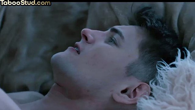 Amateur stud cockbouncing on horny lover