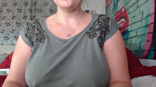 Nice milf webcam