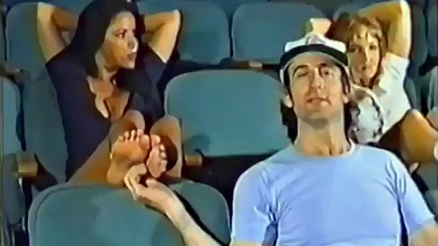 Danny Ashe et Ariele pieds bondage au cinéma