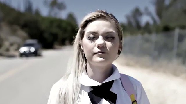 SAF TABU Yaramaz, aşırı dindar genç Chloe Foster, yabancı komşusuna bakire kıçını sunuyor