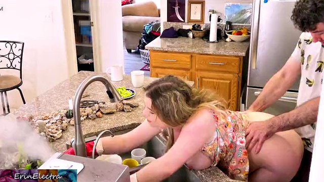 Free use MILF stepmom fucked in the kitchen while doing the dishes