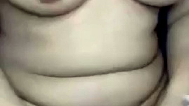 Endonezya seksi şişe kullanarak tesettürde mastürbasyon yapıyor