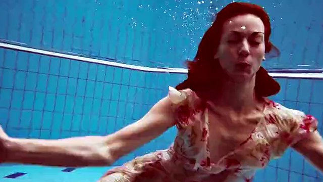 Sexy Italian chick Martina underwater
