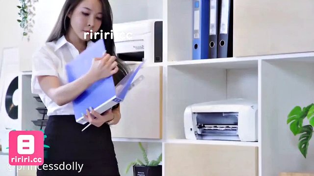 secrétaire asiatique au bureau