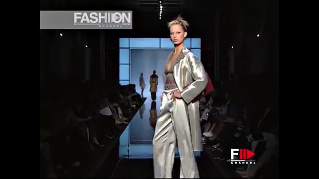 Desfile de moda en topless-Desnudos en la pasarela-Moda NSFW-Modelo ¡Uy!