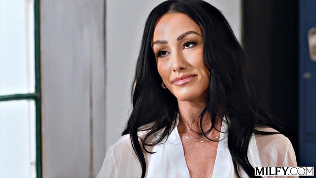 Gym Milf Jennifer White Takes Brutal Pounding from Two Huge BBCs