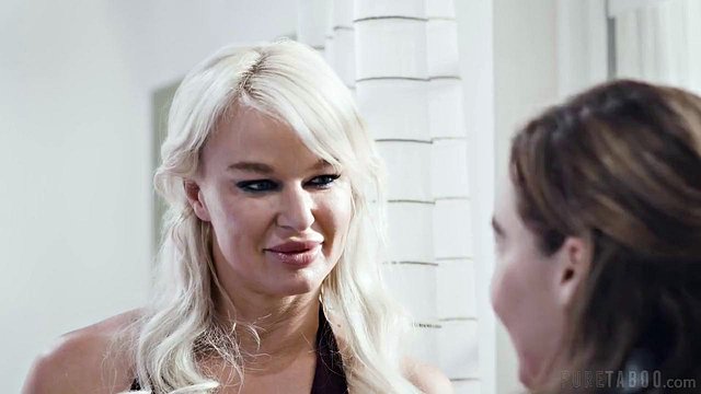 La MILF británica London River y la madrastra pervertida Delia Sheppard atraen a Natasha Nice al tabú