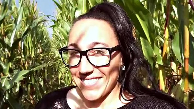 FODA ANAL NO CAMPO DE MILHO! inserção de cadela excêntrica alemã magra