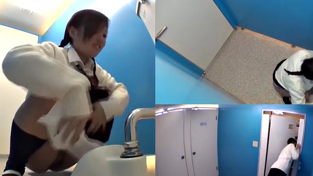 Asian teen schoolgirl peeing has been very naughty
