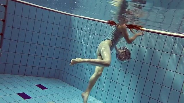 seductive libuse takes a swimsuit to show her nude body underwater