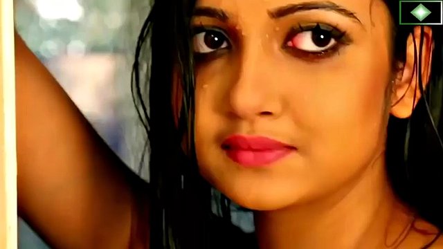 beautiful desi chick fore plays in bed after shower bath
