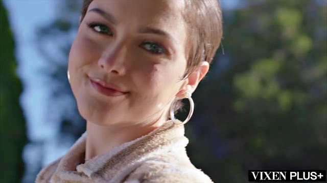 Parker Ambrose hämmert Jade Valentine in den engen Arsch