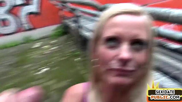 Public Blondie Outdoor 3some'da paylaşıldı