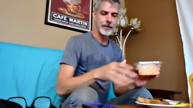 Stuck in a Sandwich - DADDY GIANT 23 - DADDY GIANT - Richard Lennox