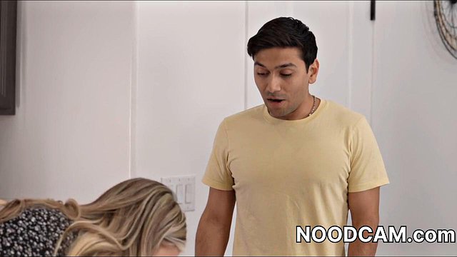 Hentai Stepson Sniffs Stepmom's Panties