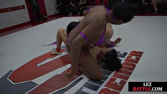 Horny lez wrestlers fingering in 3some