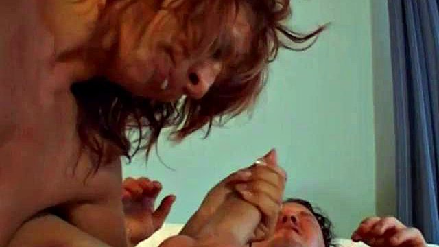 MILF Sert deepthroat'ı seviyor: Oral Seks, Sert Sikiş ve Bebek Pornosu