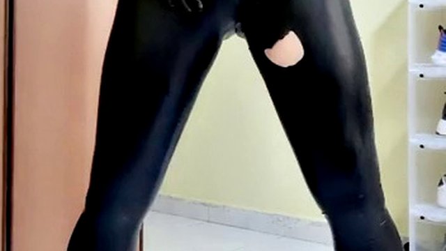 Horny rubber fun with my leggings and latex gloves