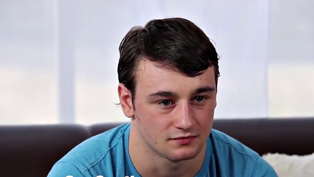 gaycastings muscular athlete shows cock for money