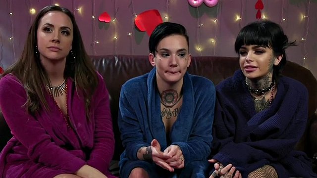 Threesome lesbian face sitting and latex pussy play by busty MILF