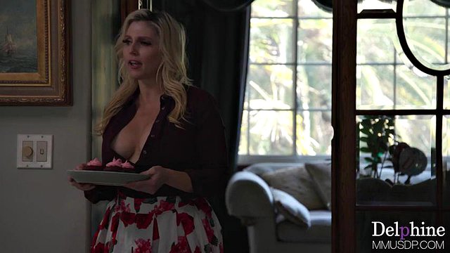 Papá está lejos, ¿cómo vas a compensarlo?: porno de mamada, perrito y vaquera