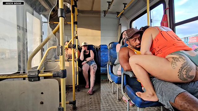 UNE FEMME MARIÉE DONNE UN BAISER À UN ÉTRANGER À L'INTÉRIEUR DU BUS ET FINIT PAR AVOIR DES SEXES AVEC LUI
